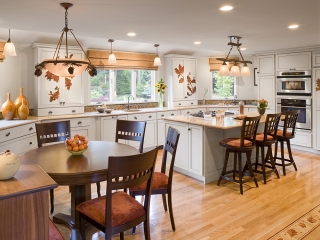 Kitchen utilizing Transitional Interior Design
